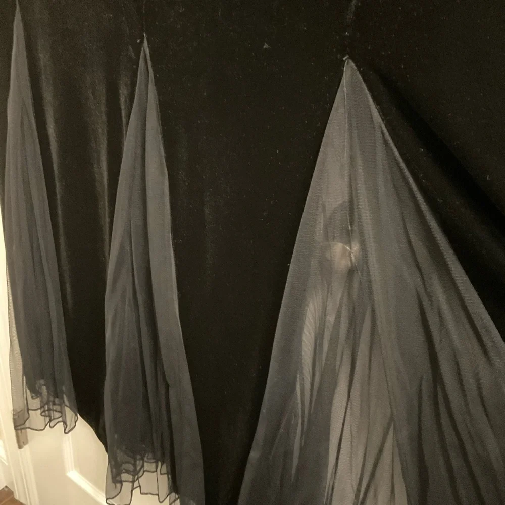 Black velour skirt - Picture 2 of 10